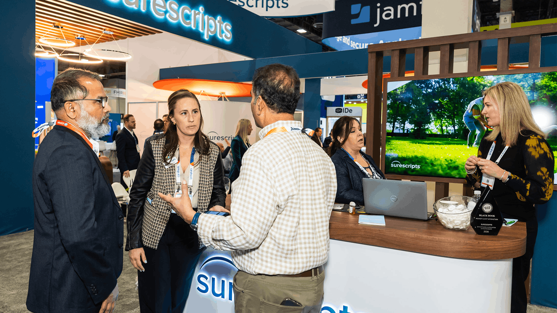 financial-tradeshow-booth-staffers